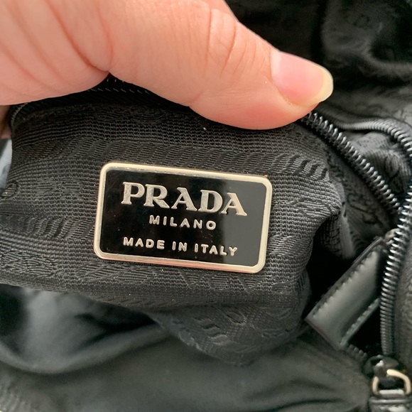 🔥 PRADA Tote 🔥 - Picture 7 of 9